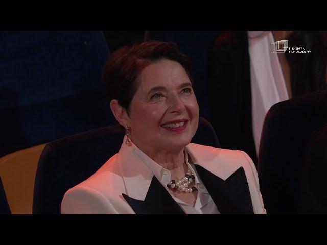 Ralph Fiennes delivers a heartfelt laudatio to honour Isabella Rossellini