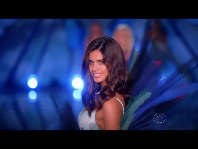 Victoria's Secret Fashion Show-Sara Sampaio All Walks