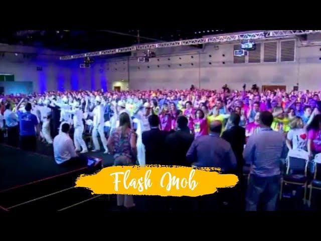 O maior Flash Mob do mundo corporativo | Erika Linhares