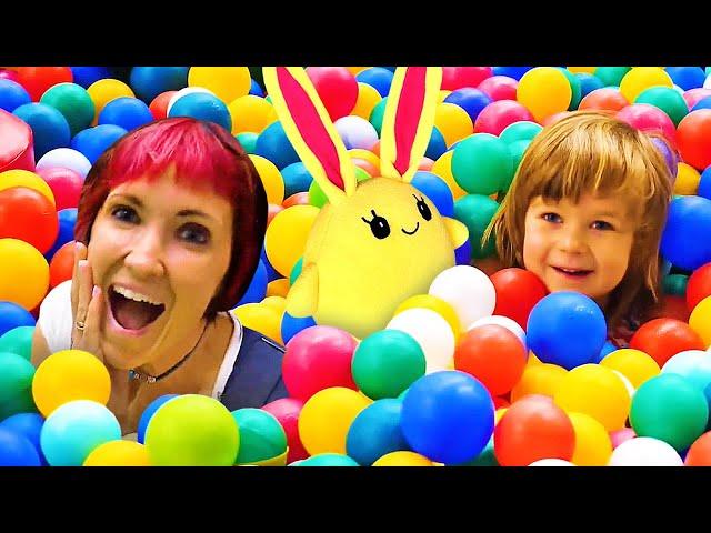 Mommy for Lucky! Indoor playground, toy slide and ball pit for kids. Kid friendly videos for kids