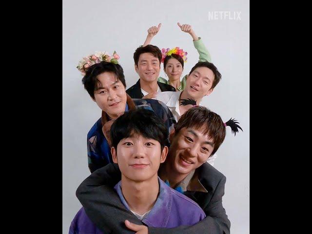 The D.P. 2 cast go from comrades to cuties in the Netflix Photobooth [ENG]