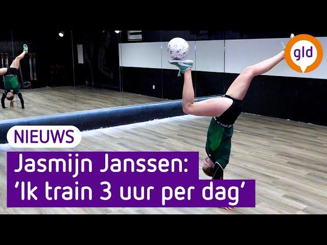 JASMIJN Janssen is KAMPIOEN freestyle VOETBALLEN