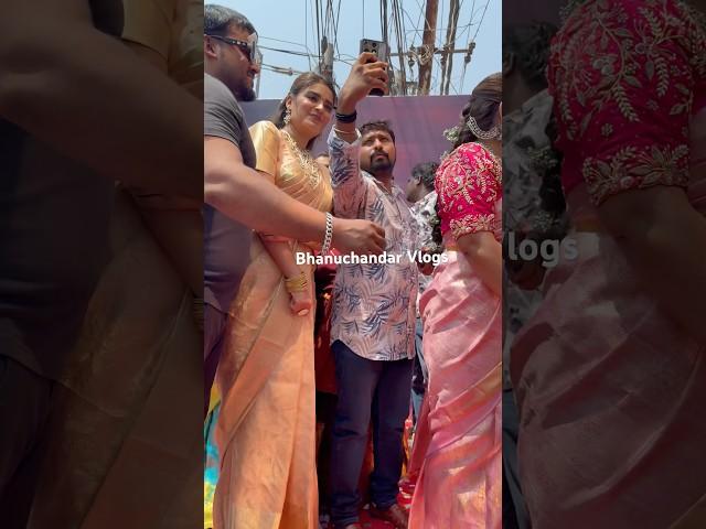 Actor Nidhhi Agerwal With Fans | Madhuri | Kancheepuram Vakula Silks | #nidhhiagerwal