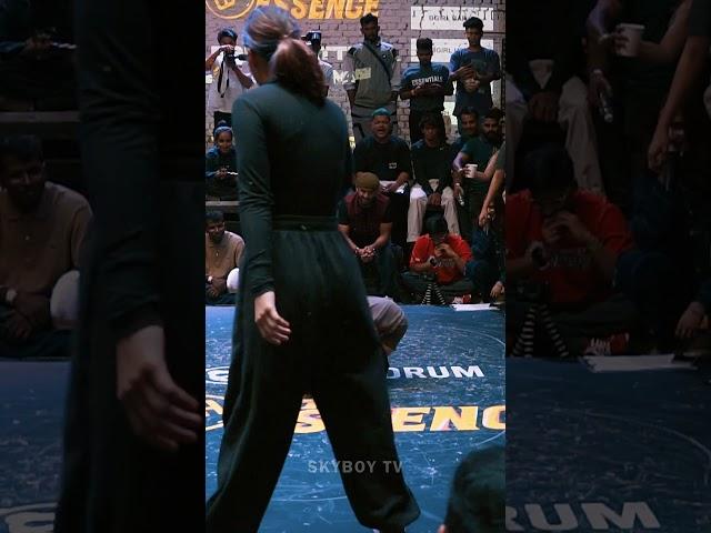 Bgirl Flowraw's Quickfire Round  #bgirlbattle #breakdance #shorts