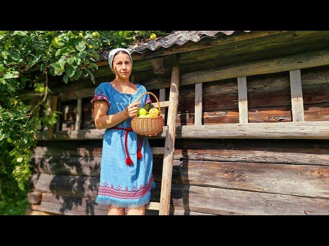 HOW A WOMAN LIVES IN THE MOUNTAINS! COOKING APPLE PIE