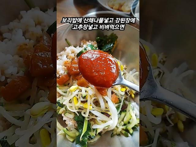 저는 그냥 순두부찌개을 시켰어요.