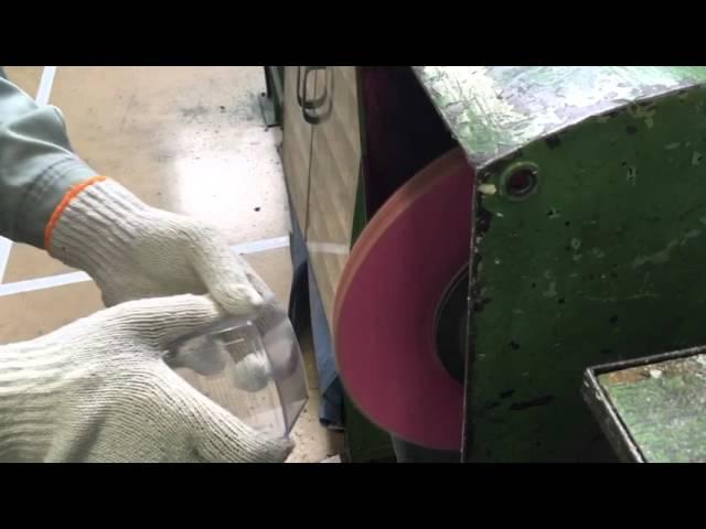 プラスチック製品のパーティングラインの除去　Removing a Parting Line on a Plastic Product