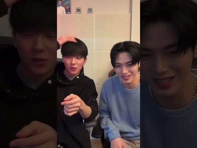 240226 OMEGA X 오메가엑스 "스껄보이와 피자먹방"  예찬 Yechan (with. Hangyeom) Instagram Live 인스타그램라이브