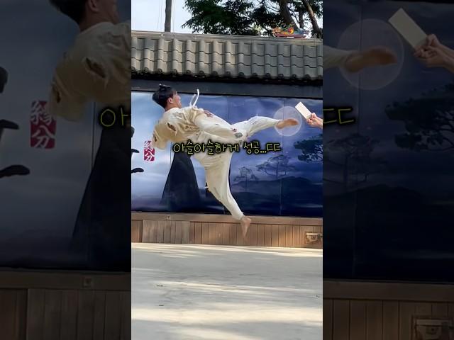 한 순간도 눈을 뗄 수 없는 격파 대결! 거지는 왜 잘하는거야...? #한국민속촌 #거지 #shorts