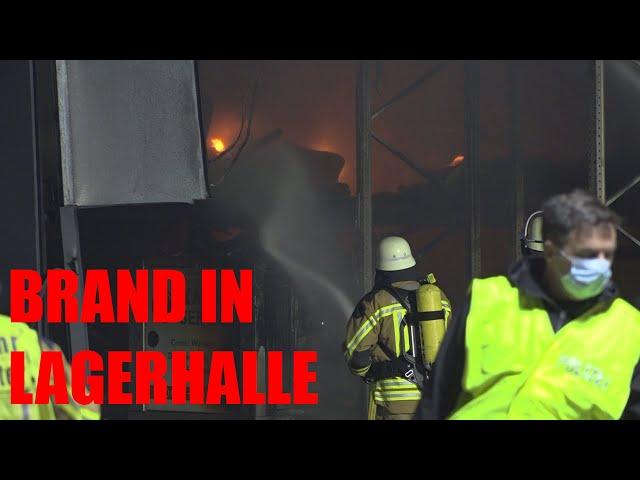 [Brand in Lagerhalle] Fahrzeuge und Gasfalschen brennen in 800 m² Halle in Borken