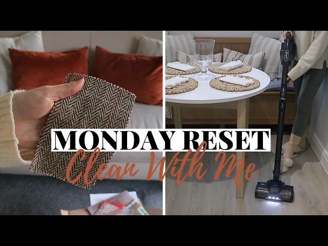 COSY MONDAY MOTIVATION CLEAN WITH ME UK, TESCO CHRISTMAS, NEW FABRIC SWATCHES  & MAKING BONE BROTH 