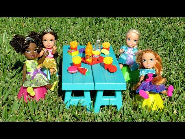 PICNIC ! Elsa and Anna toddlers - hide and seek - Barbie - food truck - tree house