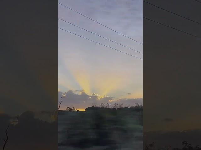 Beautiful sunset and sun rays #mojospictures2 #sunset #sunsetbeauty #sunrays #sunsetlovers #sunsets