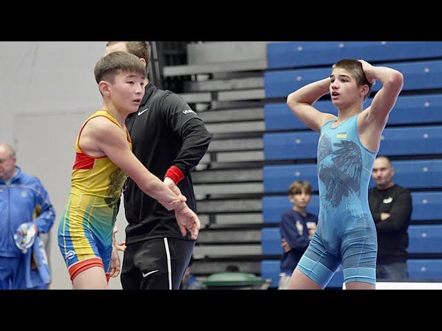 U15 A. Omargaliyev (KAZ) vs Y. Holub (UKR) 48kg. Youth boys greco-roman wrestling.