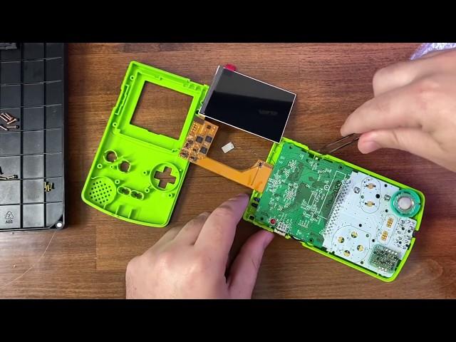 Let's Install A Backlit IPS Screen In a Gameboy Color - How To