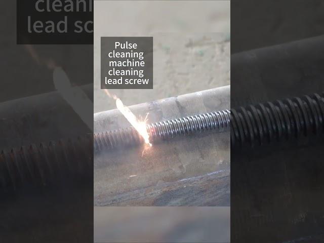 The drive shaft is cleaned by a pulse cleaning machine#Pulsecleaningmachine#lasercleaningmachine