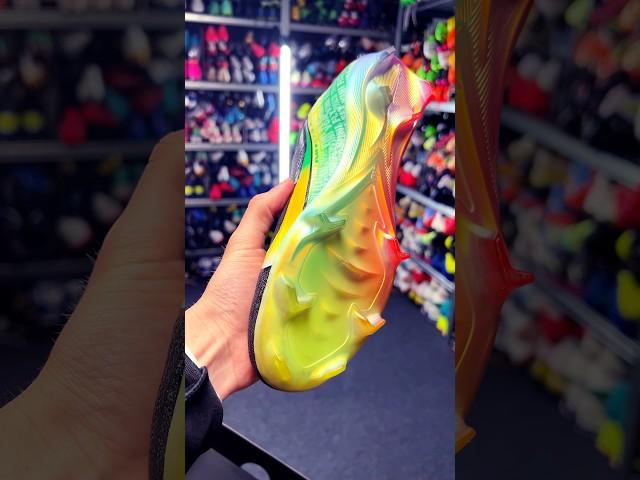 Vini Jr.’s new boots are _____!?