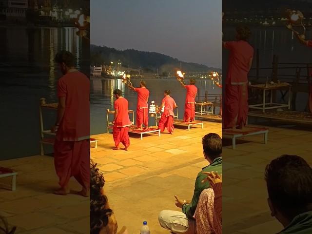 #ma Ganga Aarti Rishikesh ️ #jaishreeram #harharmahadev #travelling #yogguru #chandu #ऋषिकेश #uk