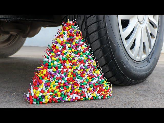 Experimento: 10000 Petardos VS Rueda de Coche | Aplastando Cosas Crujientes con el Coche