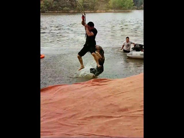 The beauty is really angry this time! #Aqua Trampoline #Record the wonderful moment of swinging on