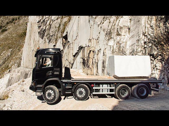 Scania G500 XT 8x8 rockt die Marmorsteinbrüche von Carrara