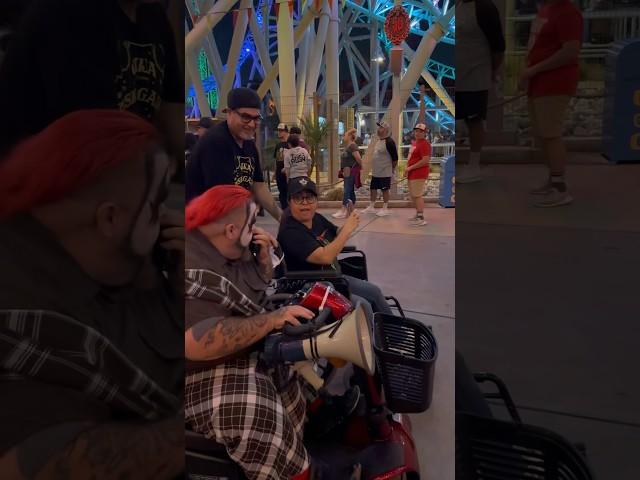 GETTING PULLED OVER BY A CLOWN  #knottsscaryfarm #halloween