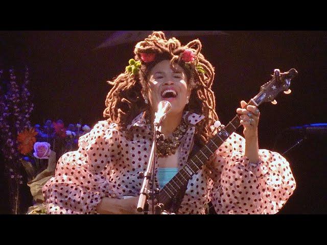 Valerie June, What A Wonderful World (Louis Armstrong cover), live in Berkeley, April 6, 2022 (4K)