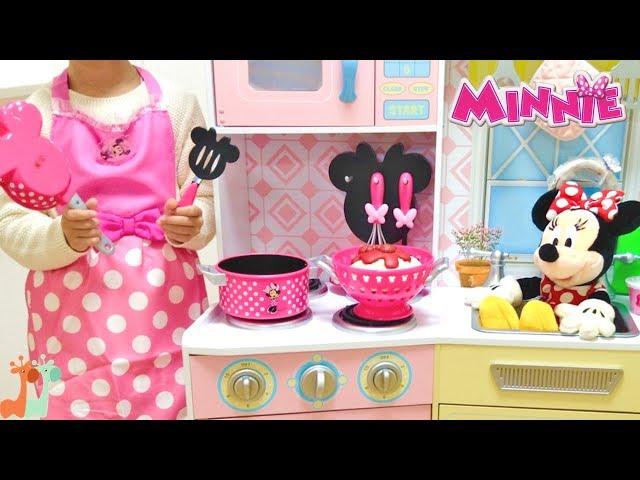 Disney Minnie Mouse Cooking Play Set and Mickey Mouse Wooden Slice and Bake Cookie Set