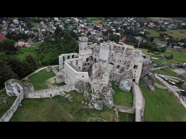 Zamek Ogrodzieniec z lotu ptaka / dron / 4K / fly-studio.pl