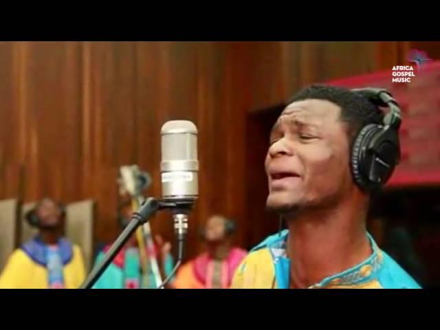 Joe Praize feat. Soweto Gospel Choir - Mighty God [Africa Gospel Music]