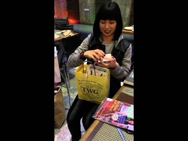 Ms. Glaiza de Castro receiving gifts from Glaizaholics Family