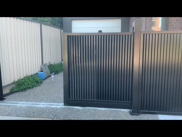 Blade angel telescopic sliding gate