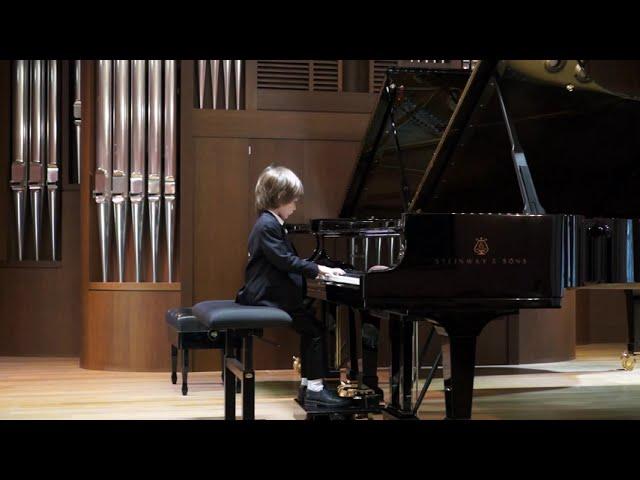 George Frideric Handel  Sarabande and Variations in D minor performed by Roman Sher, 6 y.o.