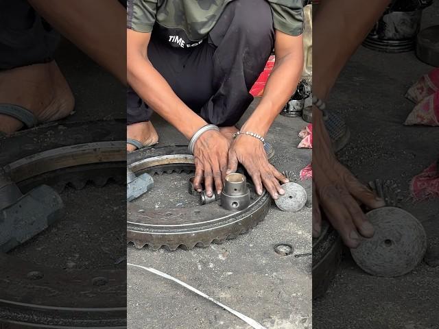 How to C R Bush fitting #shortsfeed #automobile #rust #clarence #korba #cleaning #tips #car #engine