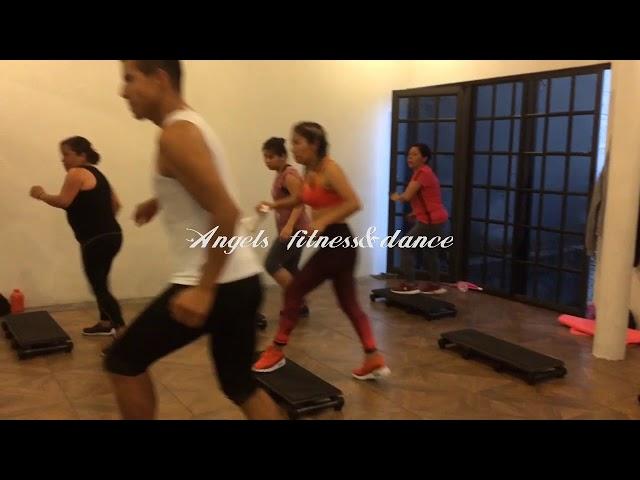 Parte inicial de coreografía “HIIT, Cardio Step” con las chicas de Fitness Stars.