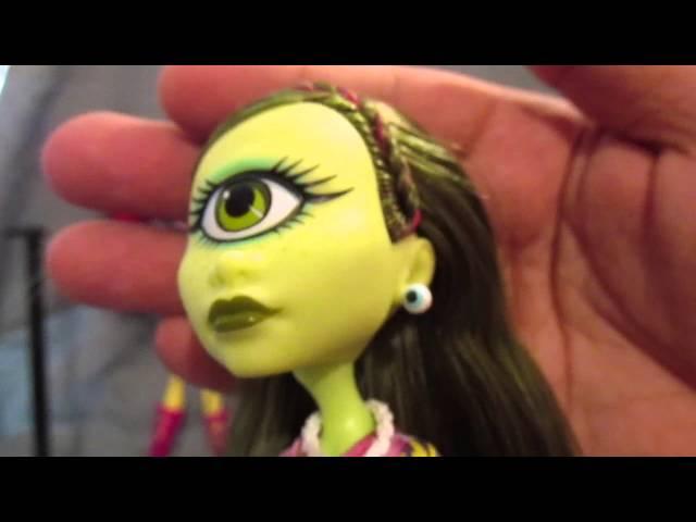Monster High Doll Review: I heart fashion Iris Clops