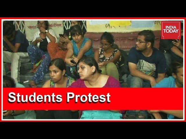 Students Protest Against Scrapping Entrance Test In Jadavpur University
