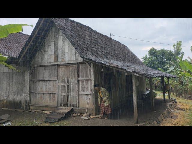 Wow Hujan di Desa Terpencil Suku Jawa Semakin Syahdu Bikin Rindu Jaman Dulu