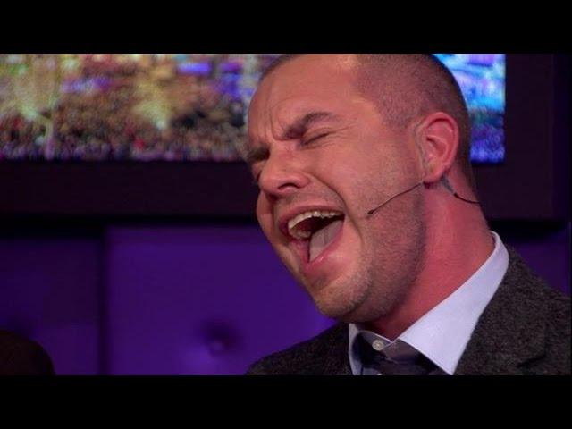 Jeroen herhaalt huzarenstukje The Passion - RTL LATE NIGHT