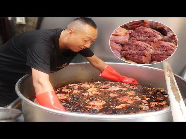 Kaifeng guy sells sauce beef, a pot of braised soup has been used for 100 years！