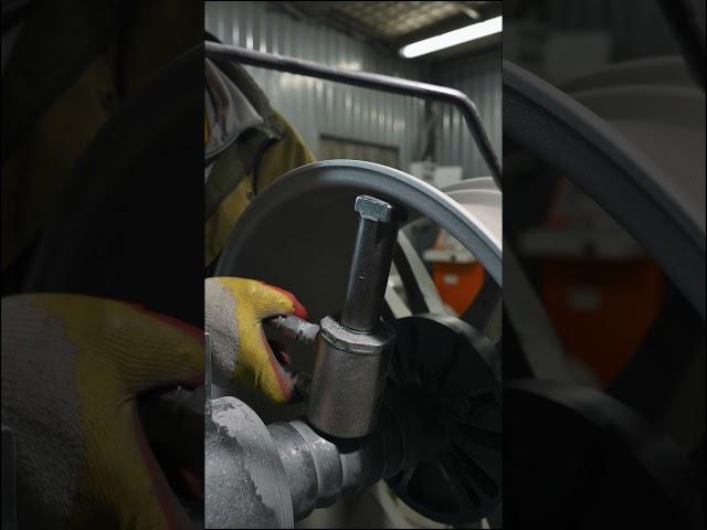 Реставрация автомобильных дисков #шиномонтаж #покраскадисков #automobile #правкадисков #машина