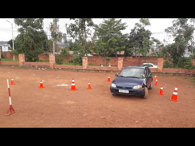 Parking nshyashya police yangeye mu bizamin byo gutwara imodoka