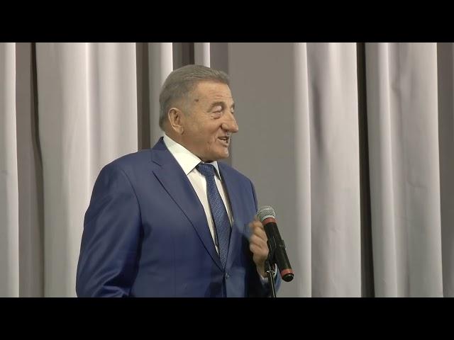 Сенатор Сергей Лукин вручил сертификат на покупку оборудования для воронежской школы №102