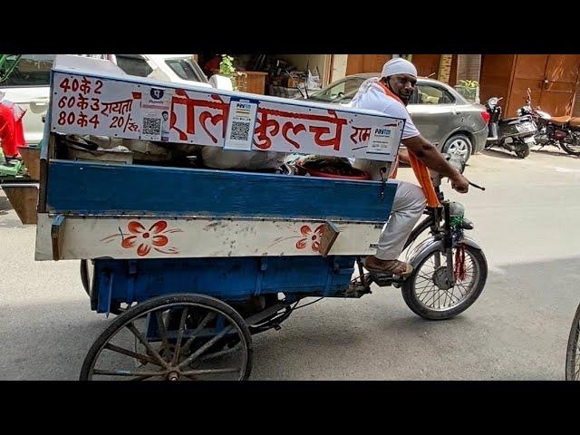 King of Delhi Chole Kulche दिल्ली के छोले कुलचे के बादशाह Indian Street Food