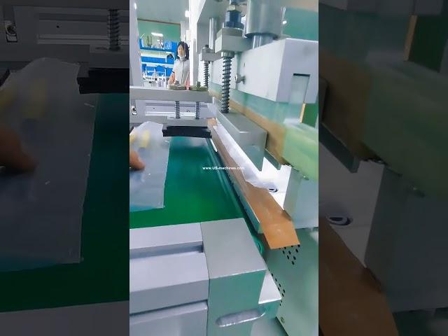 Automatic pliers conveying horizontal side pushing bag inserting sealing machine