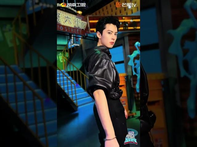 打更人银锣许七安 #王鹤棣 已就位！没有技巧就是硬帅！#你好星期六 #HelloSaturday #Shorts