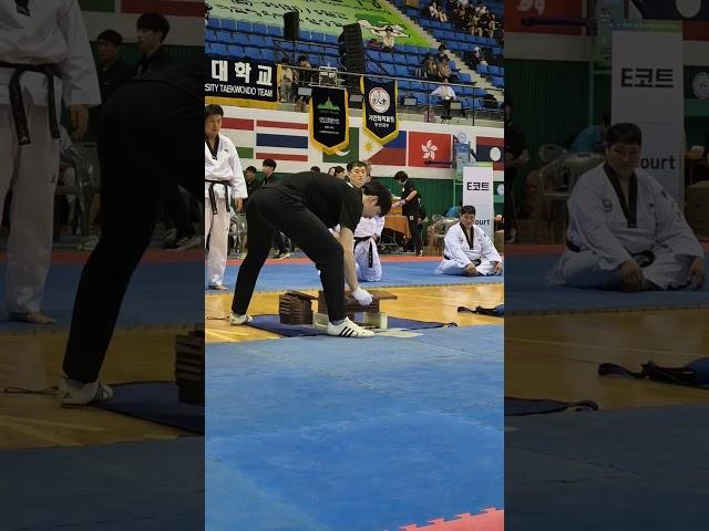 단단하고 묵직하다...많이...#korean #taekwondo #break #sport #일격회 #tkd ##손날격파 #손날위력격파 #위력격파 #격파 #운동 #master