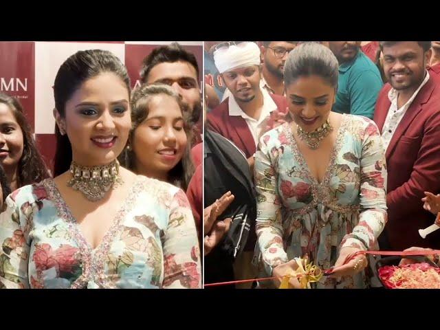 Anchor Sreemukhi Inaugurates Autumn Salon @ SR Nagar | Manastars