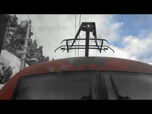 ️️Perspektive zwischen Wagen & Lokomotive am EC163 Transalpin auf der winterlichen Arlbergbahn