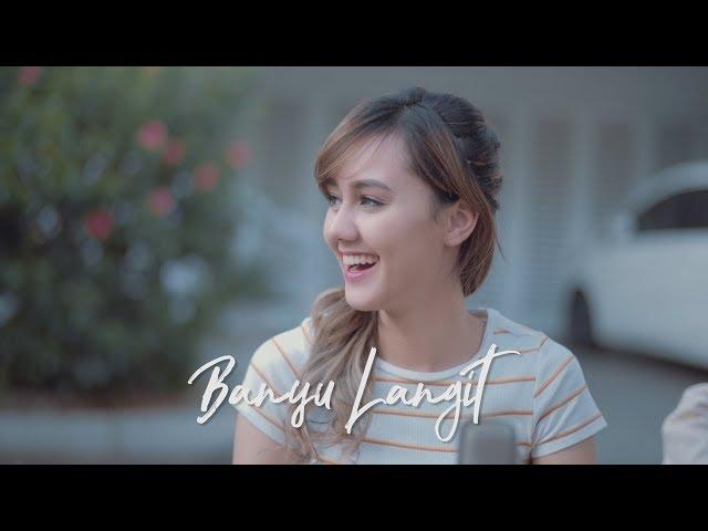 BULE CANTIK NYANYI LAGU JAWA ( BANYU LANGIT  - DIDI KEMPOT Jodilee Warwick Cover )